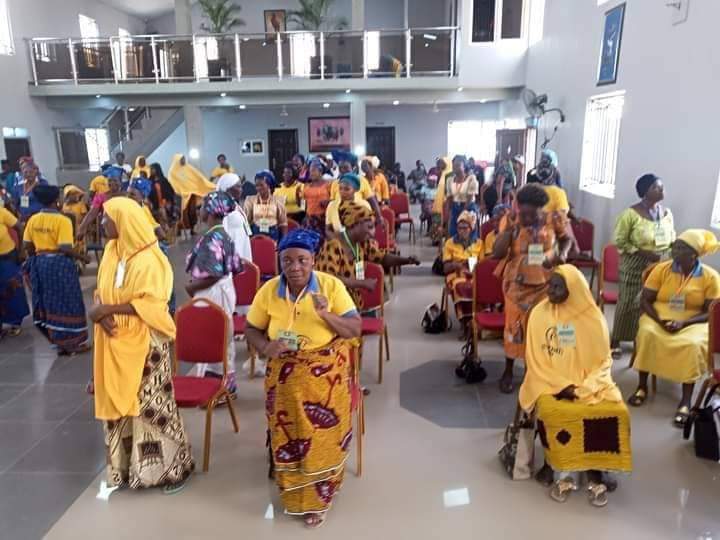 EWOMI Ends the Year with Awards, Health Lectures, and Gift Sharing